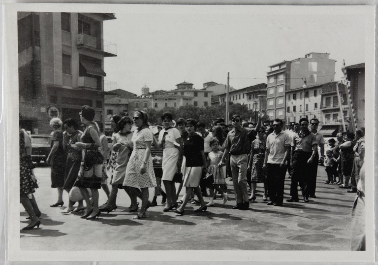 Poggibonsi, 18-19 luglio 1964, XX° anniversario della liberazione e conferimento ad Alcide Cervi della cittadinanza onoraria. Corteo per le vie della città